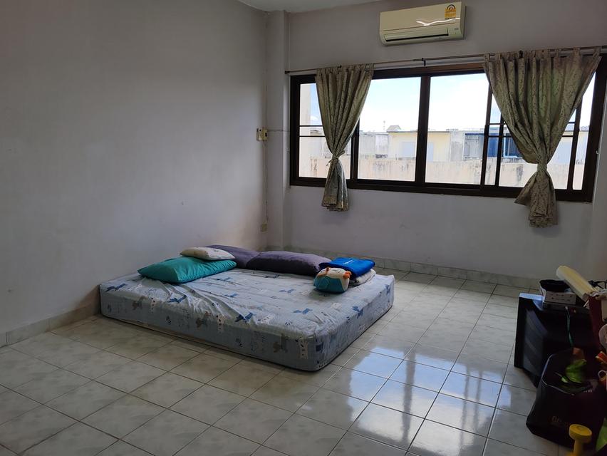 อาคารพาณิชย์ที่อยู่อาศัย 12