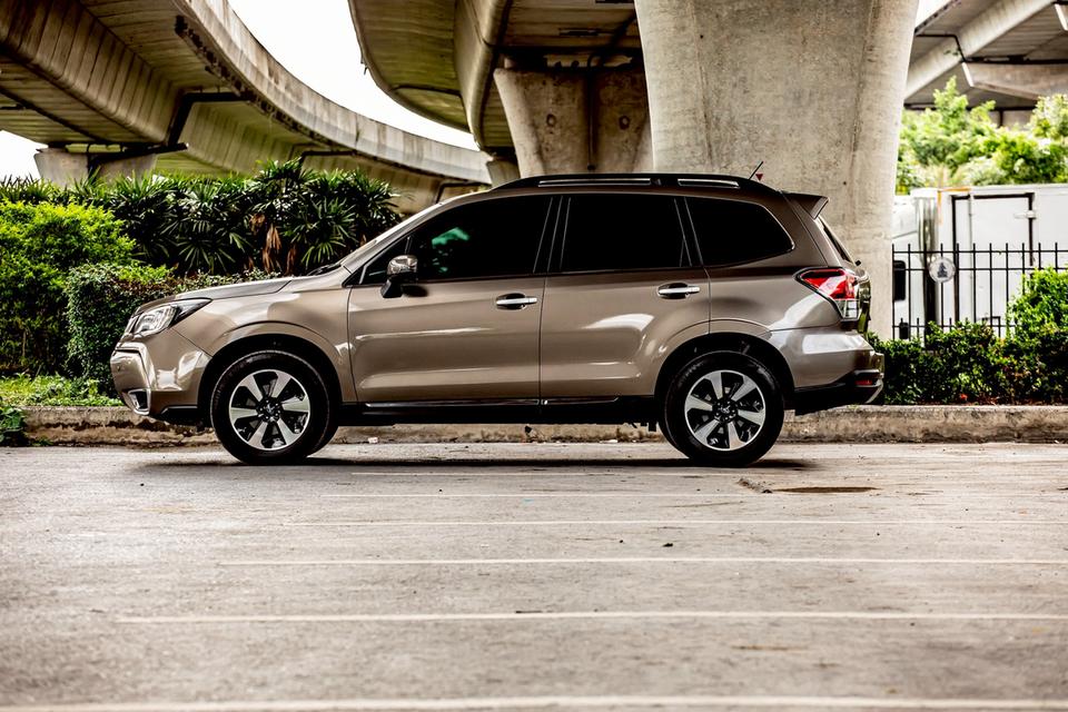 Subaru Forester 2.0iP ปี 2017 สีน้ำตาล มือเดียวป้ายแดง  8