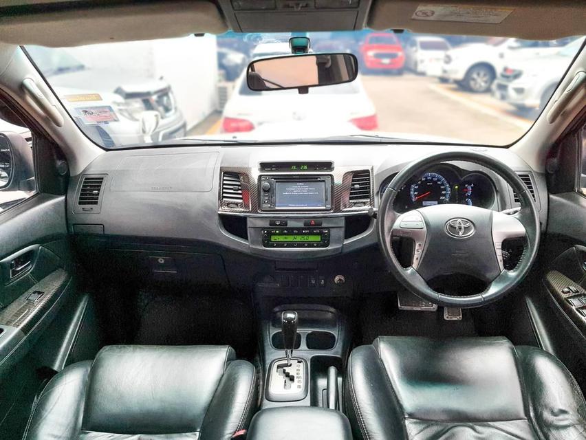 Toyota Fortuner 3.0 V A/T ขับ 2   ปี 2012  5