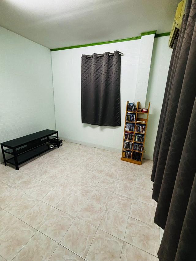 บ้านเช่าลาดพร้าว ให้เช่าบ้านใกล้รถไฟฟ้าโชคชัย4 เข้าออกได้2ทาง ฝั่งถนนลาดพร้าววังหิน,ถนนโชคชัย4 บ้านเดี่ยวหลังมุม 4นอน 2น้ำ แอร์3ตัว ตู้เย็น 2เครื่อง 15