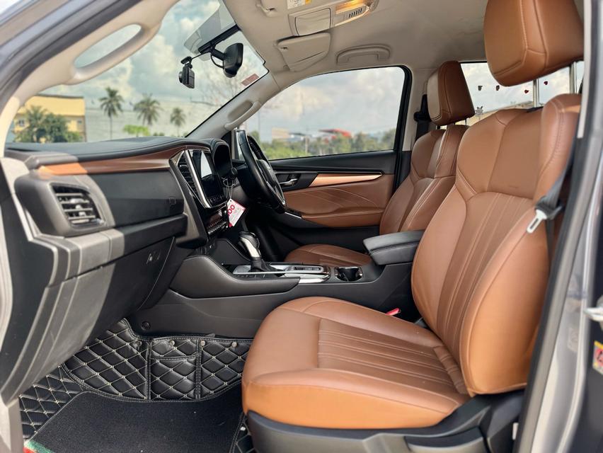 ISUZU MUX Wagon 4dr 1.9 ELEGANT AT 2WD 7st Auto 6sp RWD 1.9DCT Y2021. สีเทาดำ  ออโต้  17