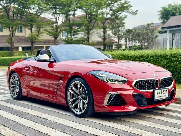 BMW Z4 สีแดง 1