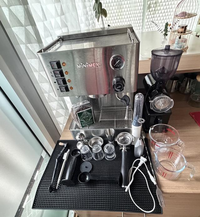 เครื่องชงกาแฟพร้อมเตรื่องบด