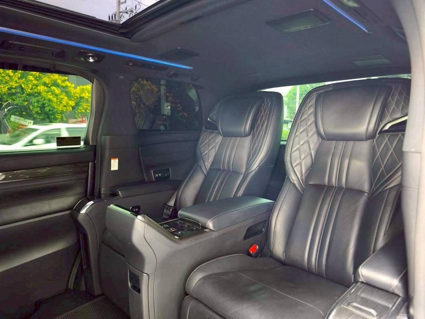 รหัสรถ KPV1854 2023 LEXUS LM300h Executive Lounge 4 Seat Hybrid E-four 10