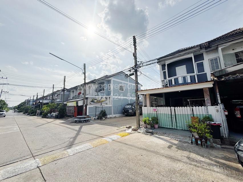 หมู่บ้านแก้วขวัญ 1 ใกล้สถานีรถไฟฟ้าคูคต ถนนเสมา- ฟ้าคราม ต. คูคต อ. ลำลูกกา จ. ปทุมธานี 