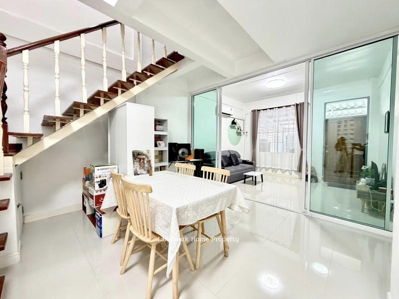 LM25-0168 ขายทาวน์เฮ้าส์ 2 ชั้น อยู่เจริญ 4 ลำลูกกาคลอง 4 บ้านสไตล์มินิมอล พร้อมอยู่ เนื้อที่ 17 ตรว 2นอน 2น้ำ 6