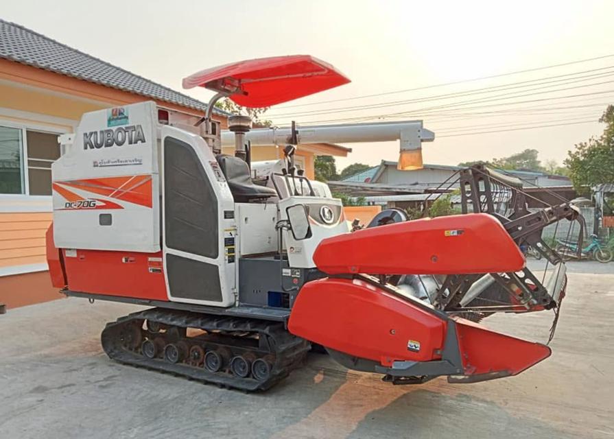 รถเกี่ยวข้าว Kubota DC 70g มือสองราคาสุดคุ้ม 2