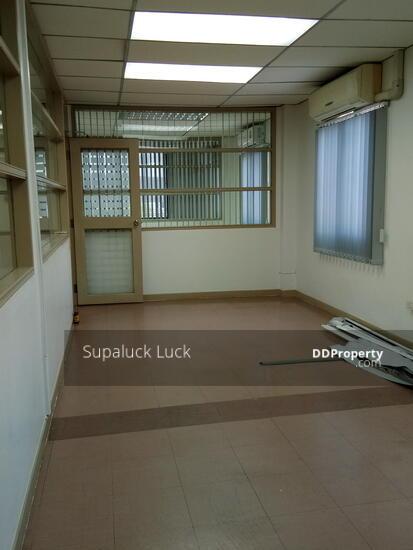 ให้เช่าพื้นที่ 180 ตารางเมตร (ชั้น 4) ติดถนนสุขุมวิท ห่างจาก BTS อุดมสุข เพียง 250 เมตร 3