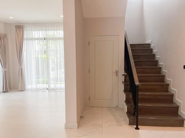 บางกอก บูเลอวาร์ด พระราม 5 ใกล้ถนนนครอินทร์ และ ร.ร.เด่นหล้า พระราม 5 14