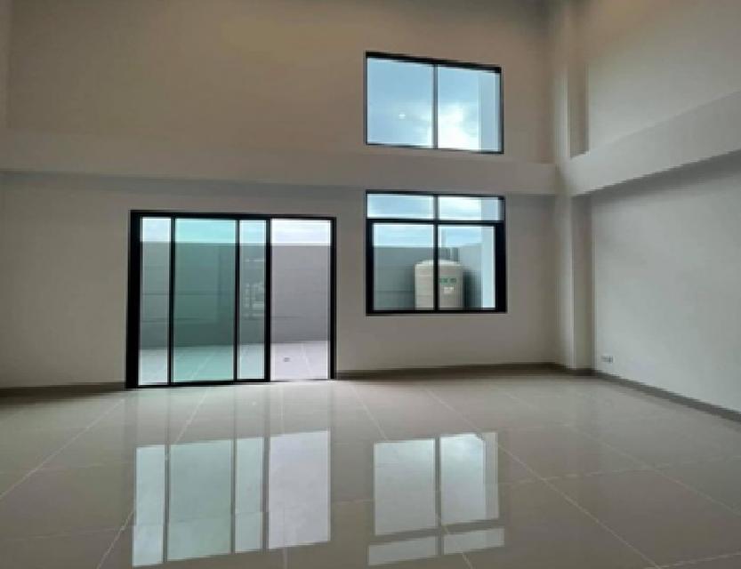 ให้เช่าทาวน์โฮม 3.5 ชั้น โครงการ พรีเมียม เพลส พหลโยธิน รามอินทรา หลังมุม / ถนนเทพรักษ์ 4