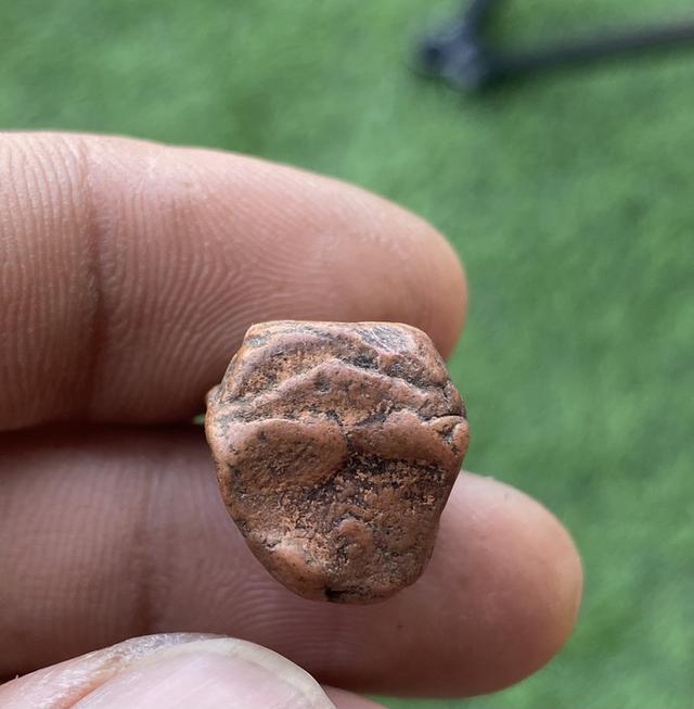 พระคงแดง กรุเก่า จังหวัดลำพูน รูปที่ 5