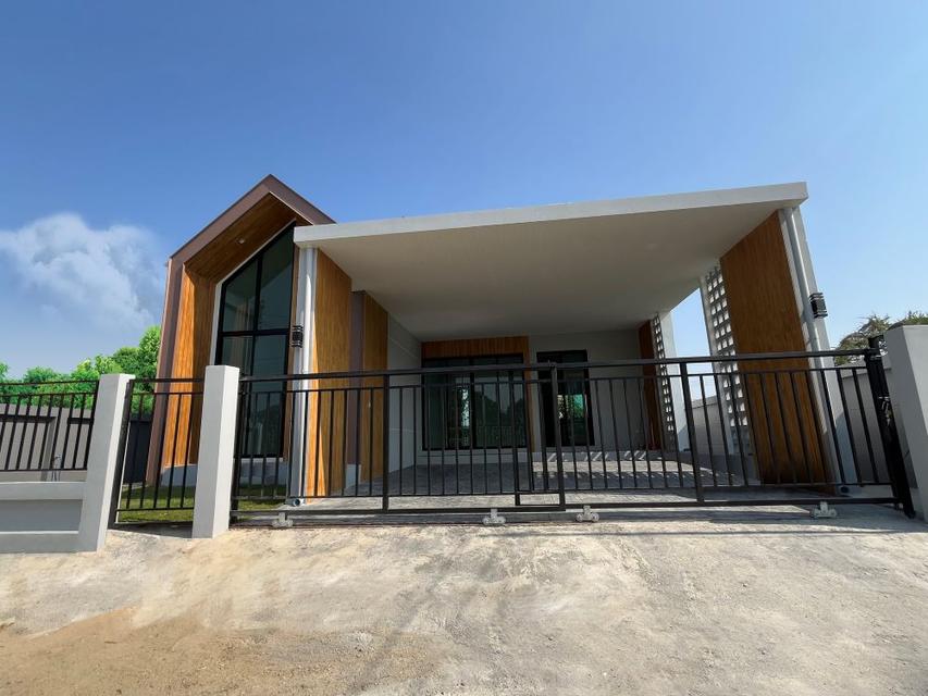 ขายบ้านเดี่ยวชั้นเดียว โครงการทริลเลียนเฮ้าส์ ( Trillion House ) บนพื้นที่ 50 ตรว. ซอยเชื่อมสัมพันธ์ 20 เขตหนองจอก ใกล้รถไฟฟ้าสายสีชมพู 1