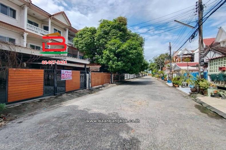 ทาวน์โฮม เนื้อที่ 36.3 ตร.ว. หมู่บ้านประยูรทอง 8 (สุขาภิบาล 5 ซอย 12/1), ใกล้เพลินนารี่มอลล์ ถนนสุขาภิบาล 5 แขวงท่าแร้ง เขตบางเขน 2