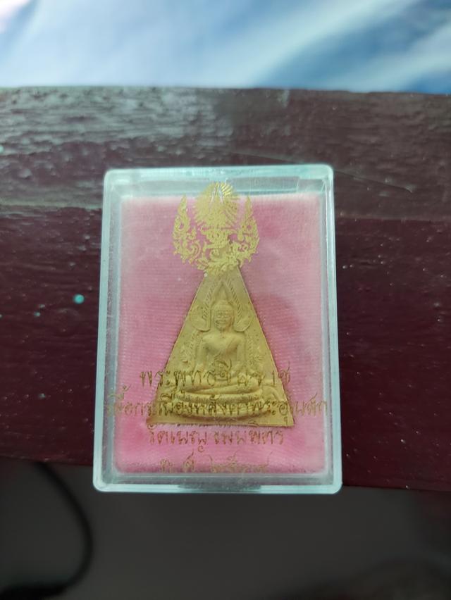 พระพุทธชินราชเนื้อกระเบื้องหลังคาโบสถ์วัดเบญจมบพิตร