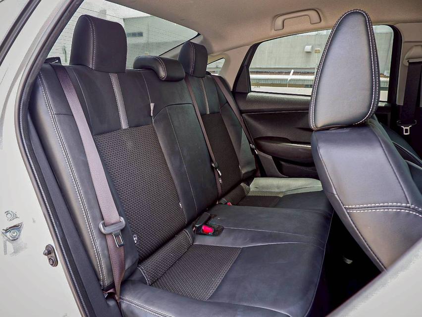 TOYOTA YARIS ATIV 1.2 Smart เกียร์ Auto สีเทา ปี2024 9