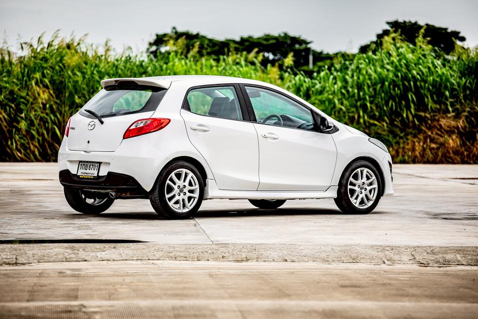 Mazda2 1.5 Spirit Sport สีขาว ปี 2013 มือเดียวป้ายแดง