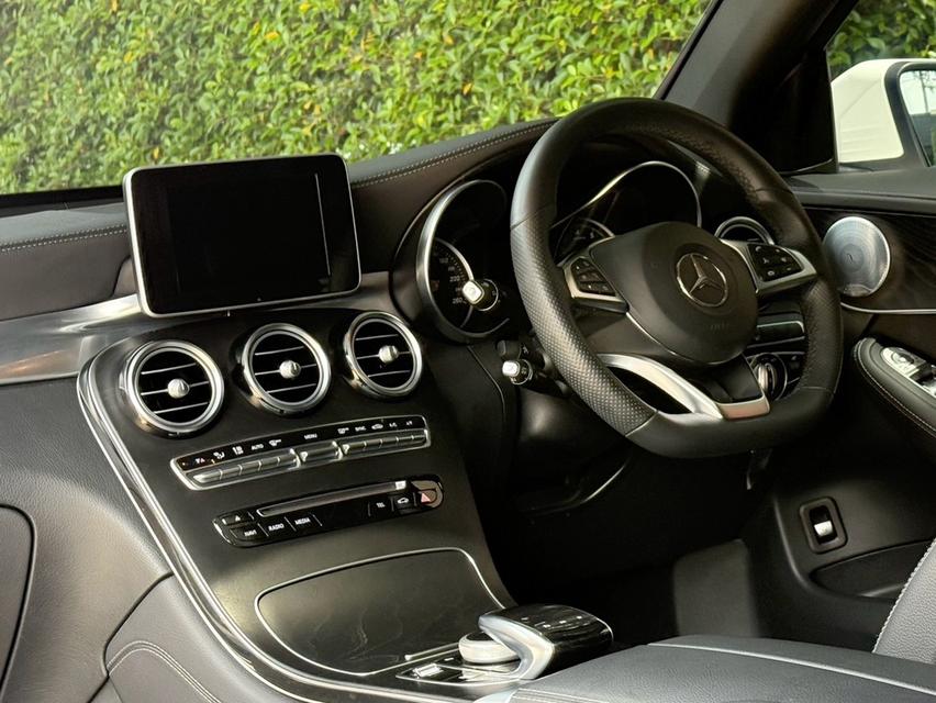 2020 BENZ GLC 250 COUPE รถมือเดียวออกป้ายแดง รถวิ่งน้อย เข้าศูนย์ทุกระยะ รถไม่เคยมีอุบัติเหตุครับ 12