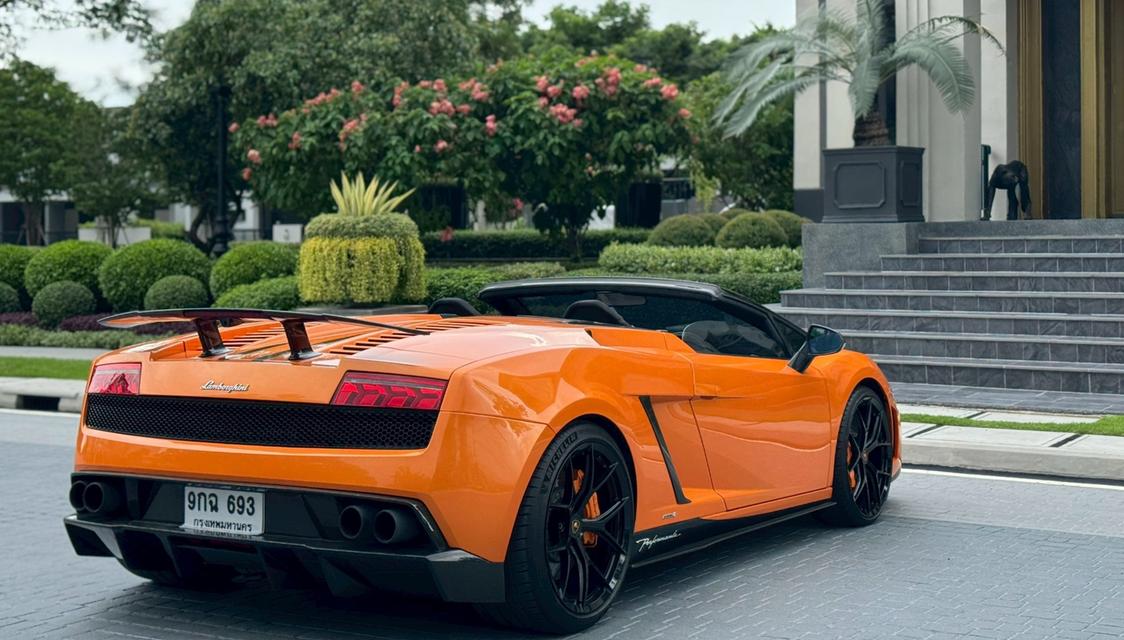 Lamborghini 570-4 performante รูปที่ 7
