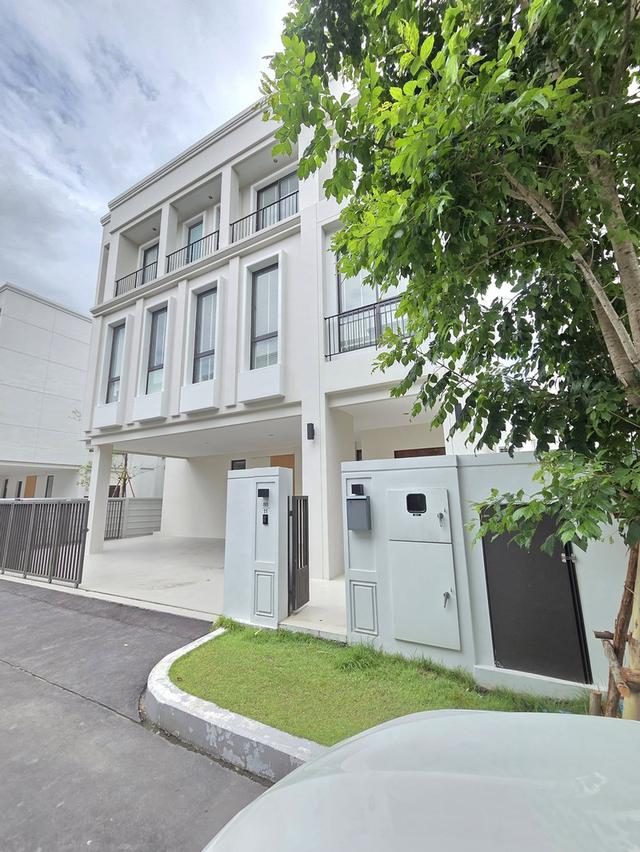 เช่า บ้านเดี่ยว 3 ชั้น AERIE SRINAKARIN KRUNGTHEPKREETHA 1