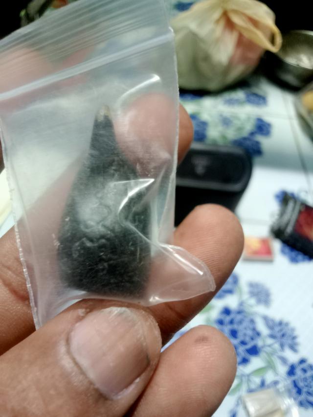 พระเครืองใหม่เก่าดูเอาเอง