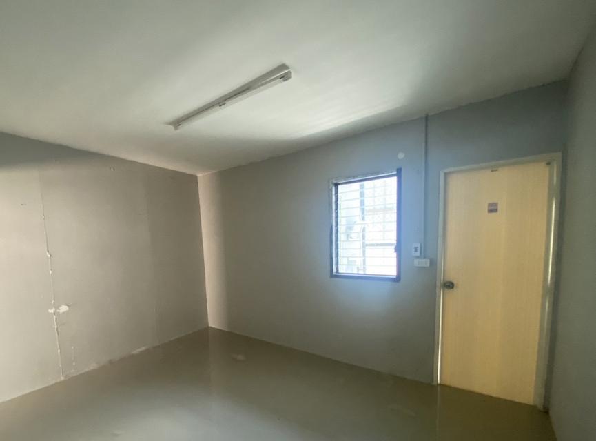 โกดังให้เช่า ย่านสายไหม31 พื้นที่ใช้สอยคุ้มค่า มีออฟฟิศในตัวให้พร้อมสามารถนั่งทำงานได้เลยมีแอร์ให้ด้วยนะ ตลอดทางเต็มไปด้วยร้านอาหารมากมาย สะดวกครบครัน 2