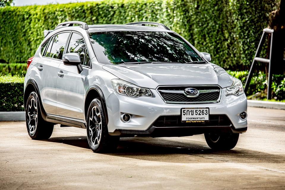 Subaru Xv 2.0 AWD สีเทา ปี 2015