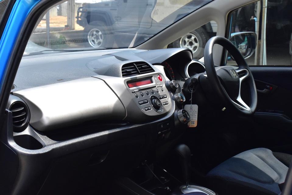 รหัสรถ PB4051 HONDA JAZZ 1.5V AUTO 2013 เบนซิน 13