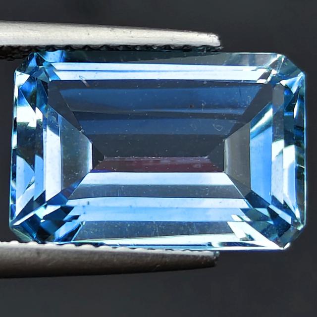 💎 พลอย บลูโทปาส 💎 น้ำหนัก 8 กะรัต