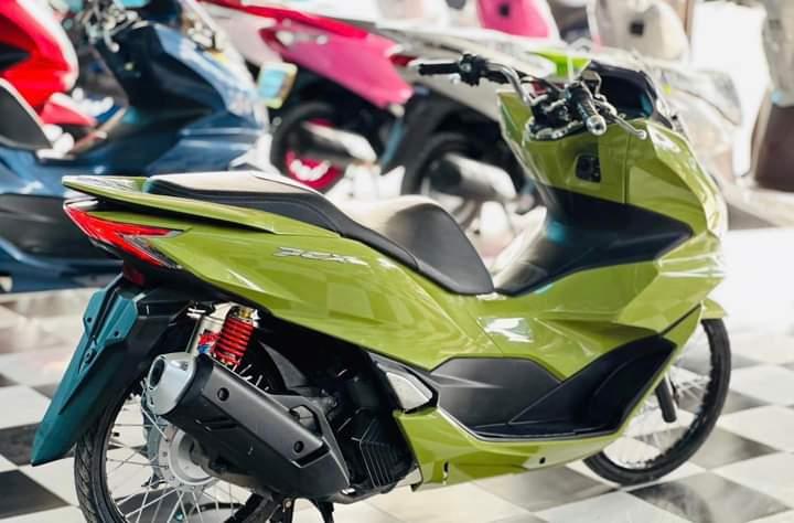 Honda pcx สีเขียวนีออน 2