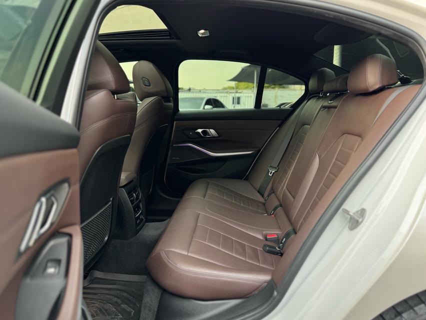BMW 330e M Sport G20 ปี 2020สีขาว เกียร์ออโต้📌เลขไมล์ 94,700 กม.💰ราคา 990,000 บาท รูปที่ 16