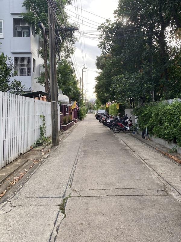 ขาย!!! ที่ดินสวย ทำเลทอง ย่าน New CBD..ใจกลางรัชโยธิน..ใกล้ BTS เพียง 900 ม. โทร 092-5635533 7