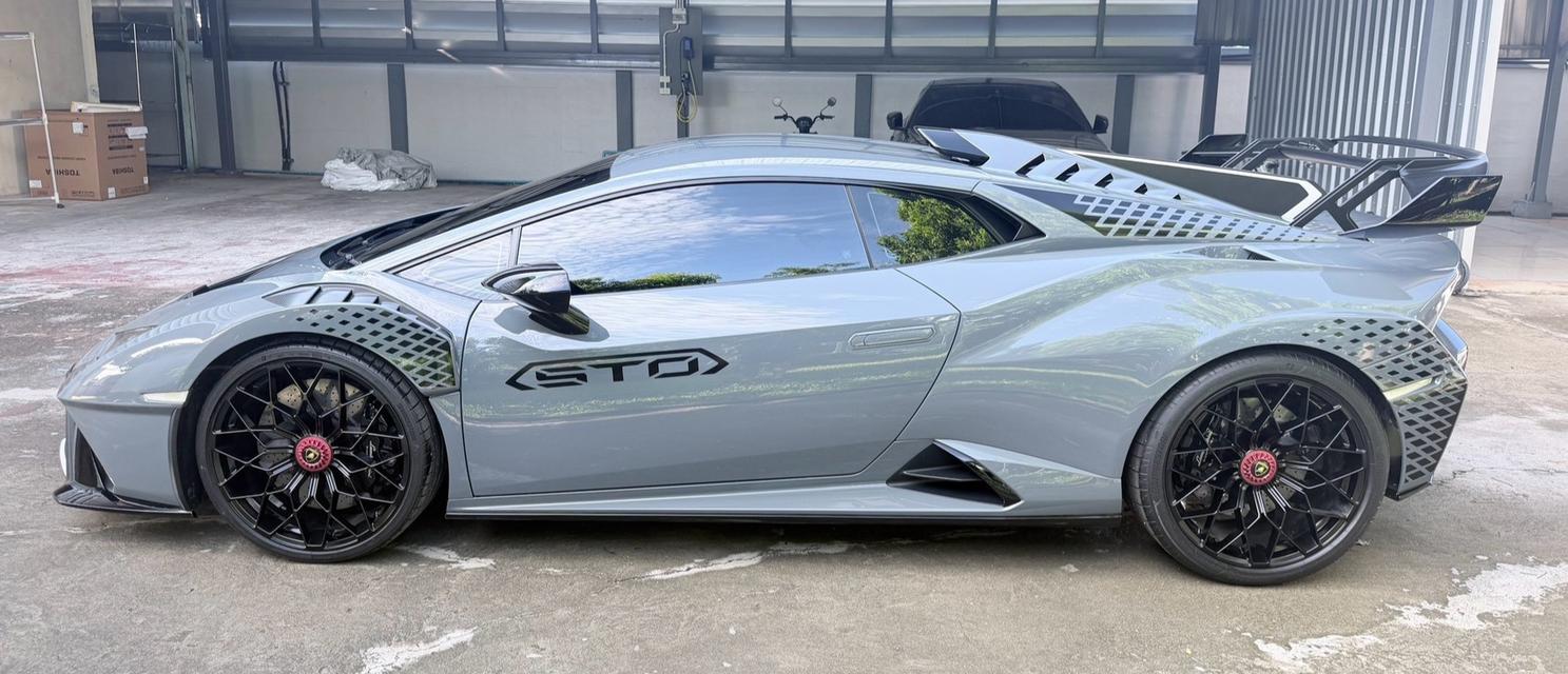 Lamborghini huracan STO รูปที่ 5