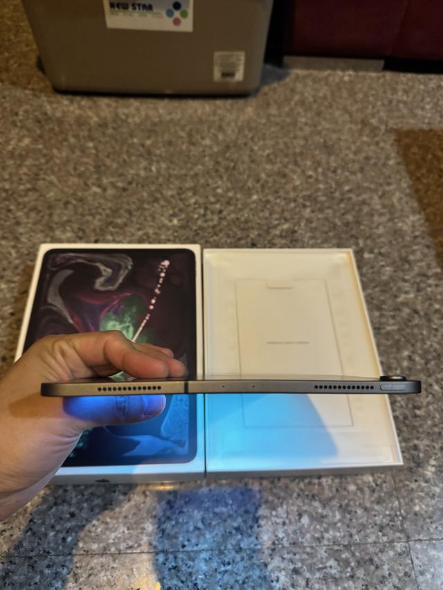 ขายๆๆๆถูกๆๆiPadPro11นิ้วสีSpace Gray 256กิ๊กWifi Celluer ใส่ซิมได้มีกล่องอีมี่ตรงสูนTrueสภาพสวยๆเครื่องใช้งานดีทุกๆฟังชั่นเครื่องรีสโตได้ตลอดไม่มีติดไ