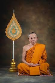 พระกริ่งวชิรมุนีสมเด็จพระพุทธพจนวชิรมุนีวัดเครือวัลย์พร้อมรอยจารโดยท่านเจ้าประคุณท่านจัดสร้างตามตำราวัดสุทัศน์เทพวรารามทุกประการ 6