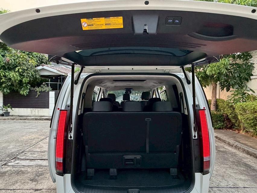 Hyundai Staria Premium Sunroof 2.2D 8AT ปี 2023 สีขาว Warranty หมด เดือน 5 ปี 28 หรือ 150,000 กิโล รูปที่ 13