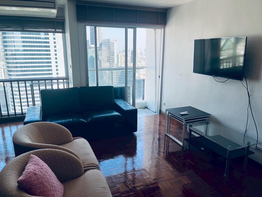 Furnished room for rent on Sathorn Road at Silom Suite Condo opposite the AiA Sathorn Tower very close to BTS St.Louis 5