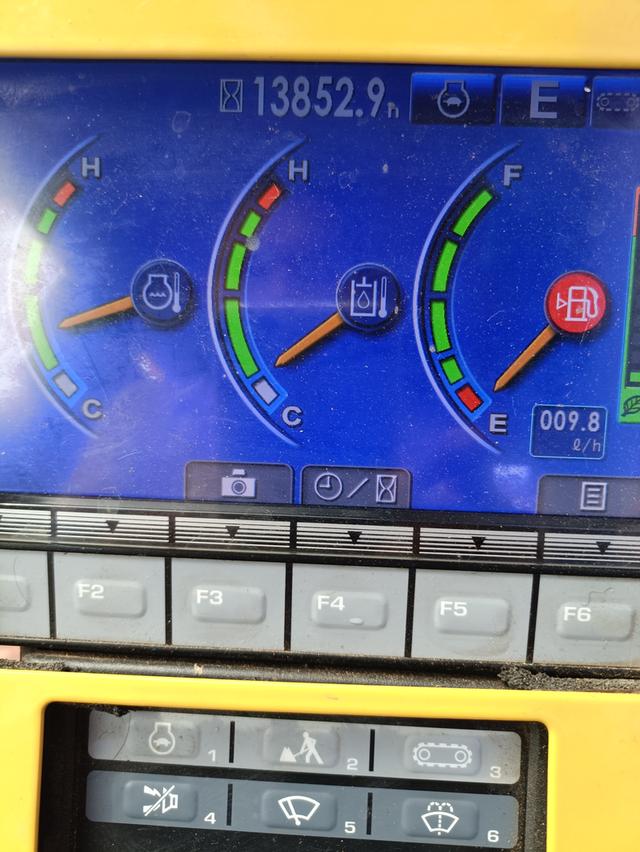 ขายรถแม็คโครมือสอง komatsu 200 รุ่น 8 m o จอเหลืองกล้องหลัง เล่มทะเบียนด่วน 3