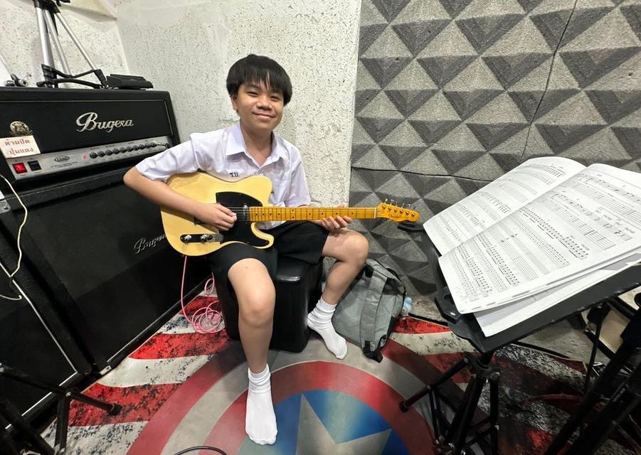 รับสอนกีตาร์ทุกประเภท ที่ Fin Music School 7