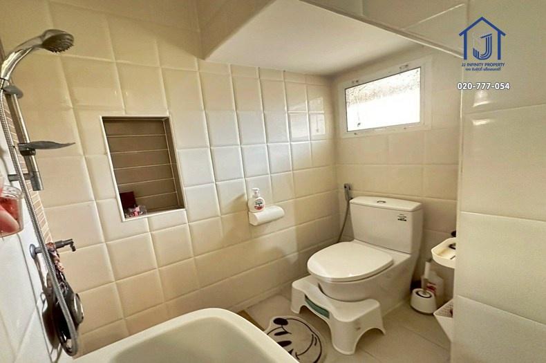 ขายทาวน์โฮม 2 ชั้น หมู่บ้านโกลเด้น ทาวน์ เกษตร-ลาดปลาเค้า ซอยลาดปลาเค้า 72 หลังมุม ใกล้รถไฟฟ้าสายสีชมพู 7