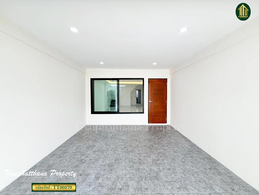 ทาวน์เฮ้าส์ เสนานิคม 1 ลาดปลาเค้า  2