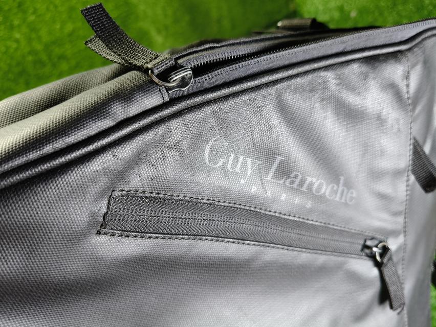 Guy Laroche 11