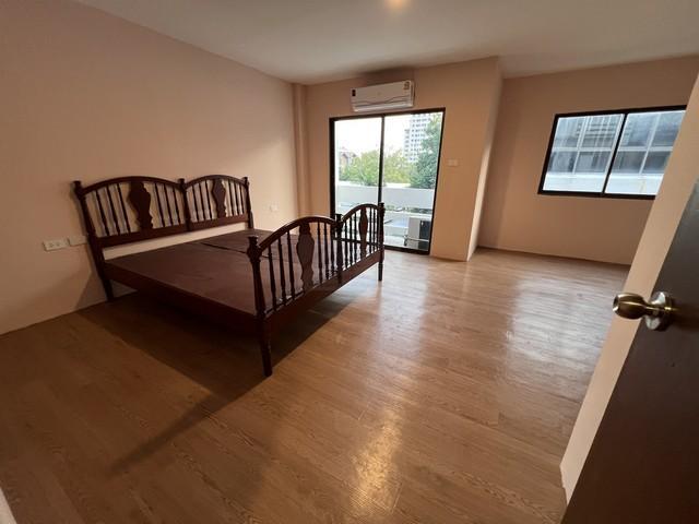 ให้เช่าโฮมออฟฟิศ 4.5 ชั้น 28 ตร.ว. ซอยวิภาวดี 22 สไตล์มินิมอล ด้านหลังติดการบินไทย 6