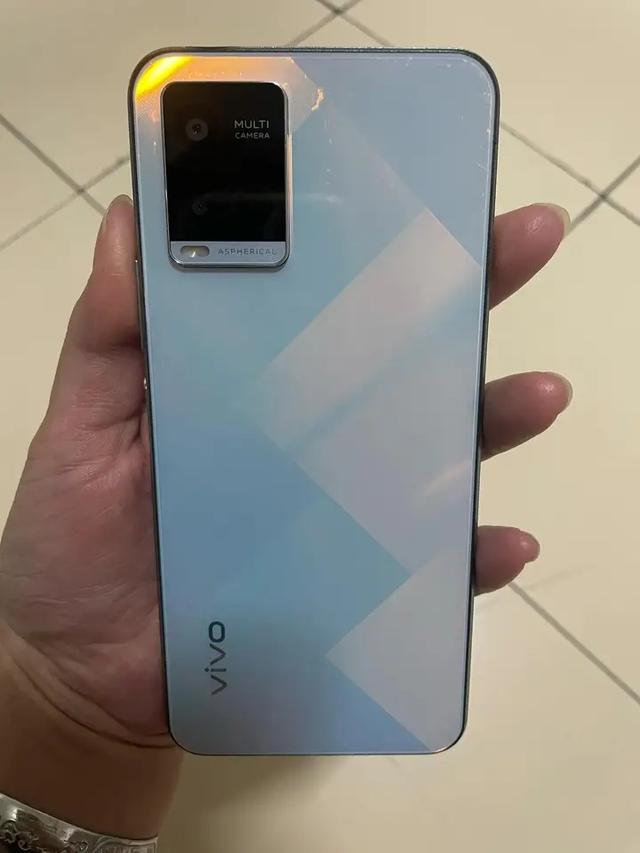 โทรศัพท์สวยๆราคาดี Vivo Y21 3