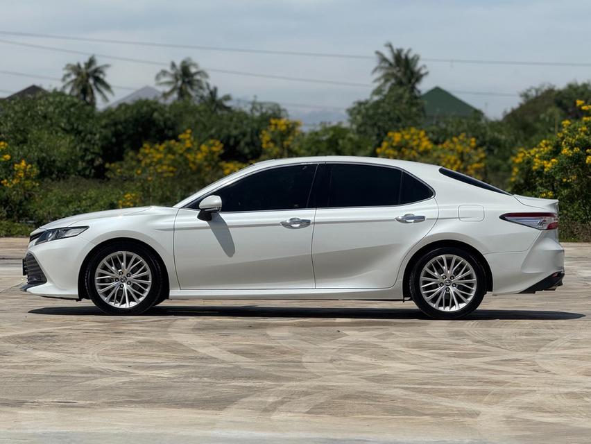 TOYOTA. CAMRY  Sedan 4dr SA 8sp FWD 2.5 G  Y2020. สีขาว 6