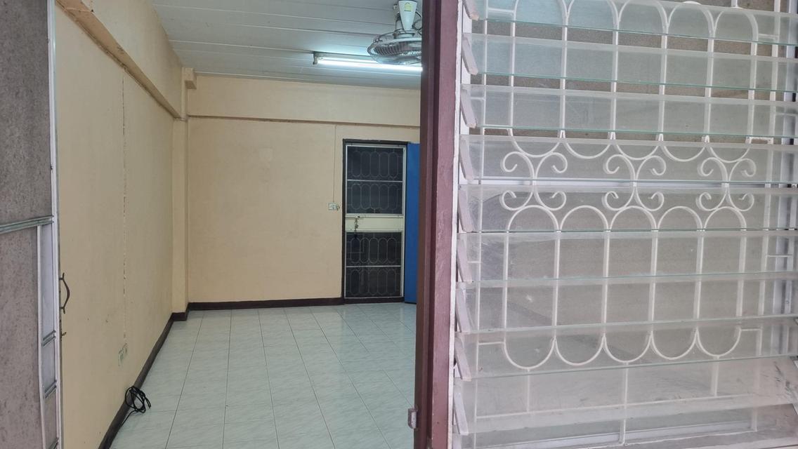 ขายคอนโด ซอยลาดพร้าว 64 ถนนลาดพร้าว โครงการเพิ่มสุขเรสซิเดนซ์ 2 (Permsuk Residence 2) ชั้น 2 ตึก 2 พื้นที่ใช้สอยขนาด 32 ตารางเมตร 1 ห้องนอน 1 ห้องน้ำ 3