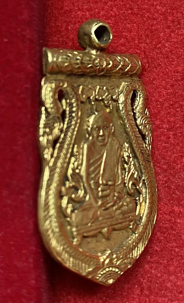 เหรียญเสมาหลวงปู่เอี่ยม วัดหนัง เนื้อทองโบราณ 4