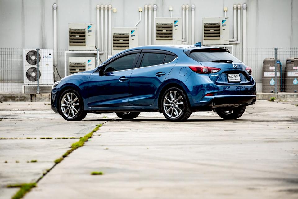 Mazda3 Skyactiv 2.0S MNC ปี 2018 สีเงิน มือเดียวป้ายแดง 7