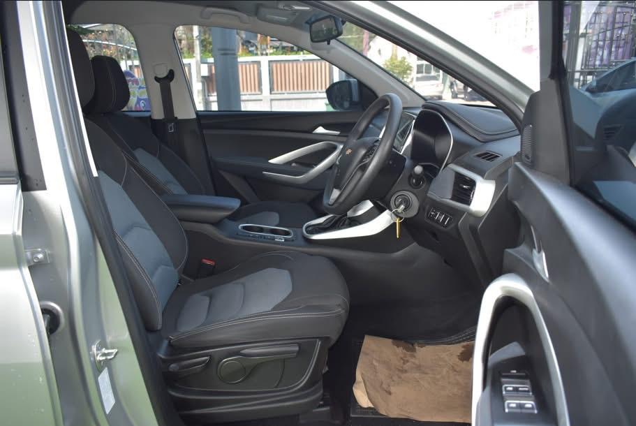 # Chevrolet Captiva รุ่น LS SUV ปี 2020 เกียร์ : ออโต้ เครื่องยนต์ : 1,500 CC เบนซิน สี : เทา OPTION : AIRBAG 2 ใบ เบรค ABS จอLCD   7