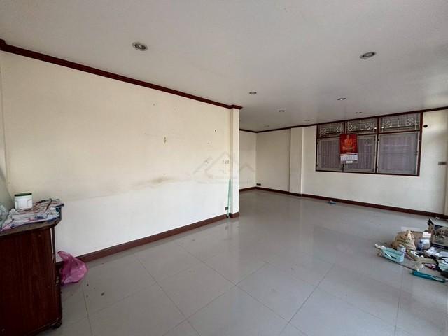 ขายบ้านเดี่ยว 2 ชั้นหลังมุม ซอยลาดพร้าว 109 ซอยข้าง รพ.เวชธานี ใกล้เดอะมอลล์บางกะปิ ใกล้รถไฟฟ้าสายสีเหลือง ขายตามสภาพ เหมาะซื้อลงทุนรีโนเวทขาย หรือรีโ 15