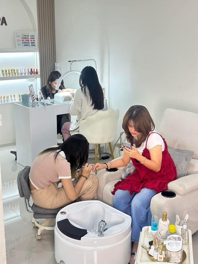 Elvee Hair & Nail Spa (อิลวี่ แฮร์ แอนด์ เนลล์ สปา) ร้านทำผมดอนเมือง ทำสีผม ยืดผม ดัดวอลลุ่ม แก้ผมเสีย ซ่อมผมเสีย บำรุงผม ทำเล็บ และสปา กรุงเทพฯ 20